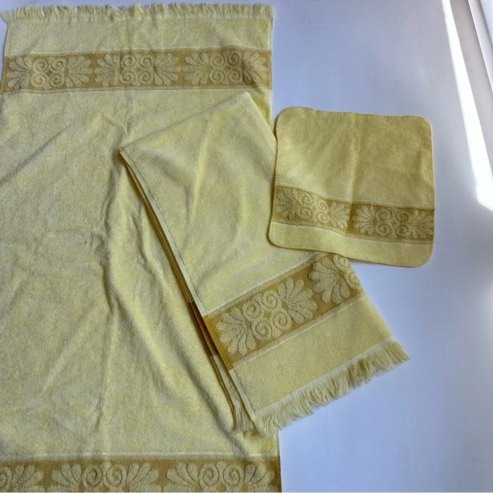 Cannon Vintage Monticello Sculpted Towel and Washcloth in Yellow